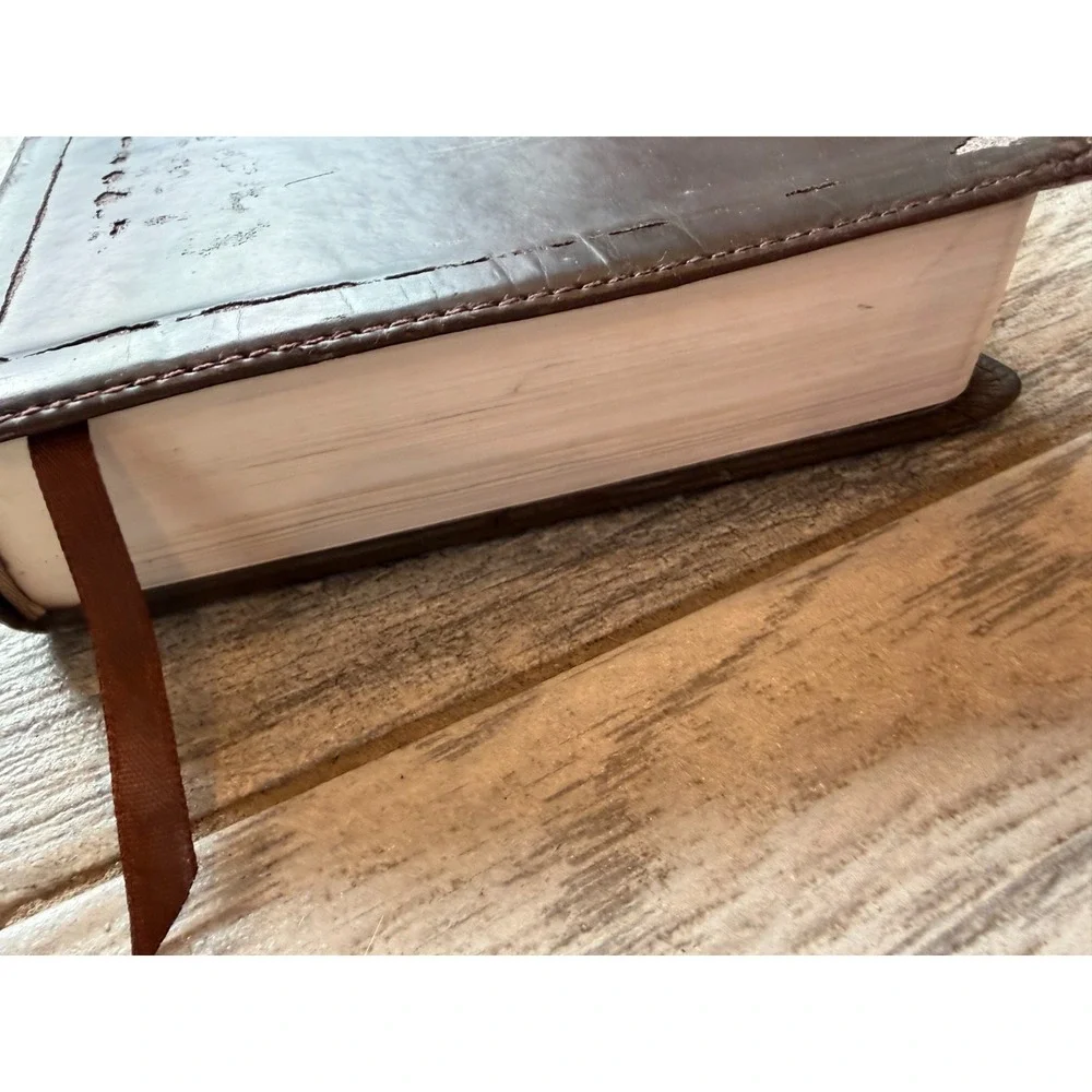 New Living Translation Tyndale House Holy Bible Gift Award NLT Leather Like Used